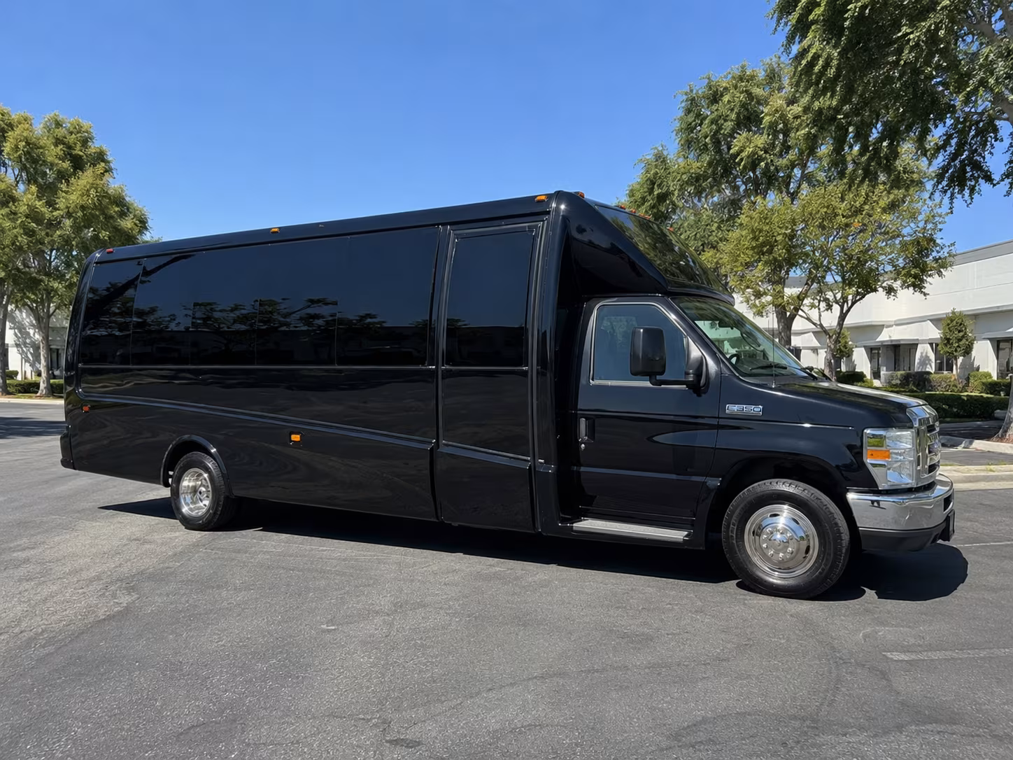 burbank corporate retreat shuttle bus rentals